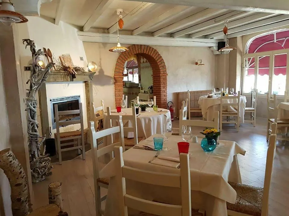 Callort Adrara San Rocco 0*,  Italia